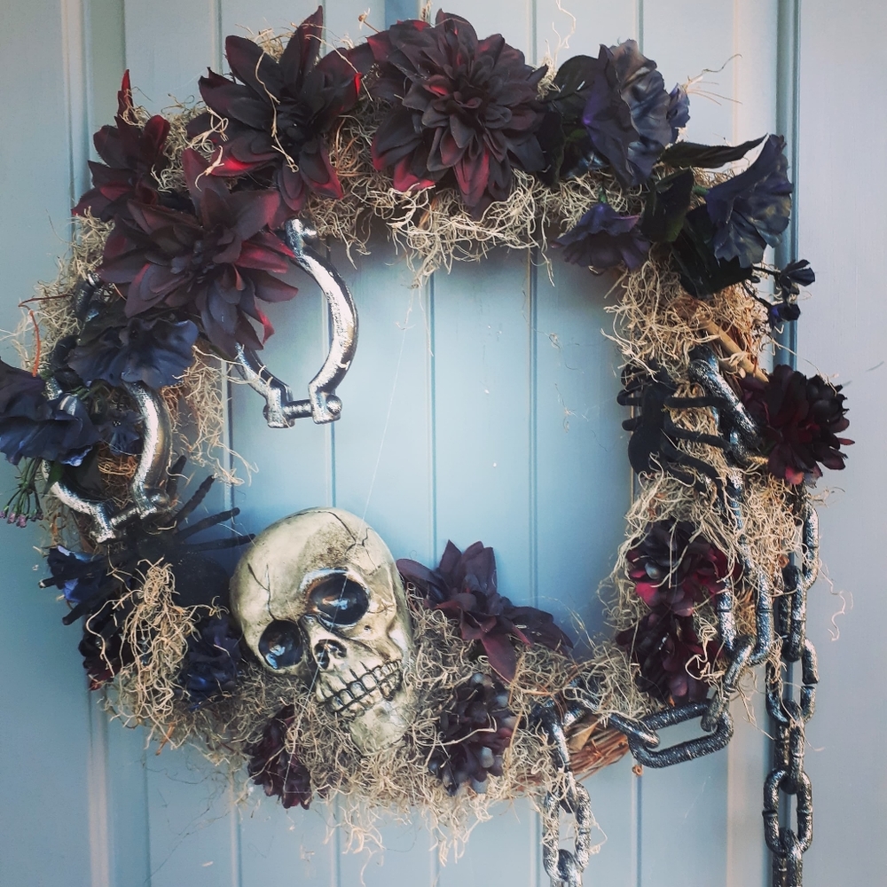 Skull and Chain Halloween Wreath
